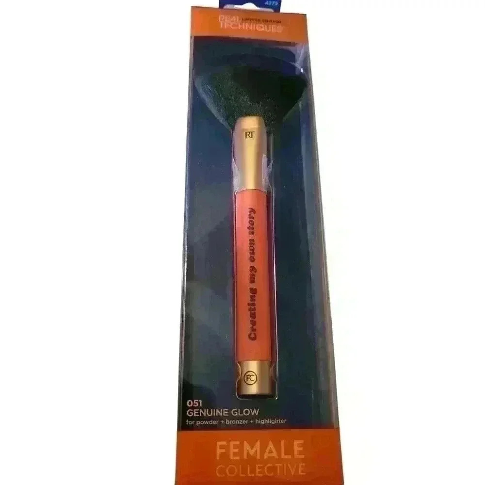 Makeup Brush -Real Techniques x Female Collective Genuine Glow Fan Makeup